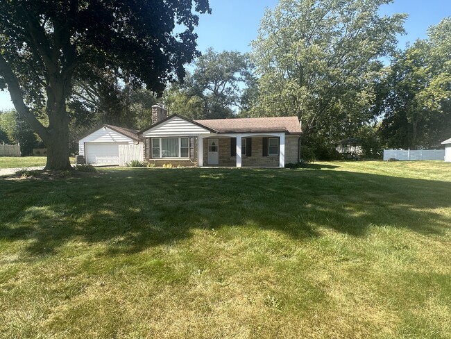 375 Parklawn Dr in Waukesha, WI - Building Photo - Building Photo