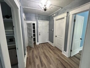 603 W High St, Unit 2 in Urbana, IL - Building Photo - Building Photo