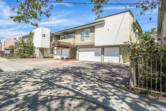 Hermitage Court in Valley Village, CA - Building Photo - Primary Photo