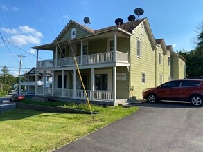 627 Main St in Tobyhanna, PA - Foto de edificio - Building Photo