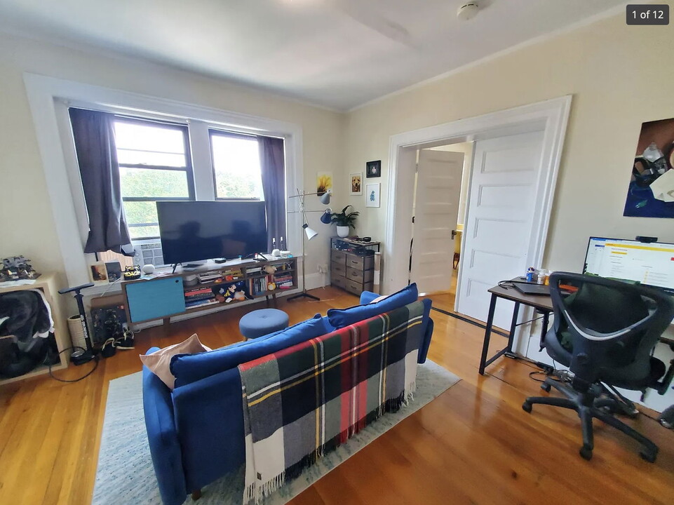 219 Harvard St in Brookline, MA - Building Photo