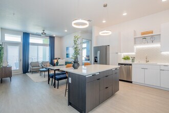 Zeta Luxury Apartments in Sacramento, CA - Foto de edificio - Interior Photo