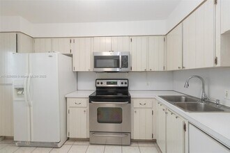 441 NE 195th St in Miami, FL - Building Photo - Building Photo