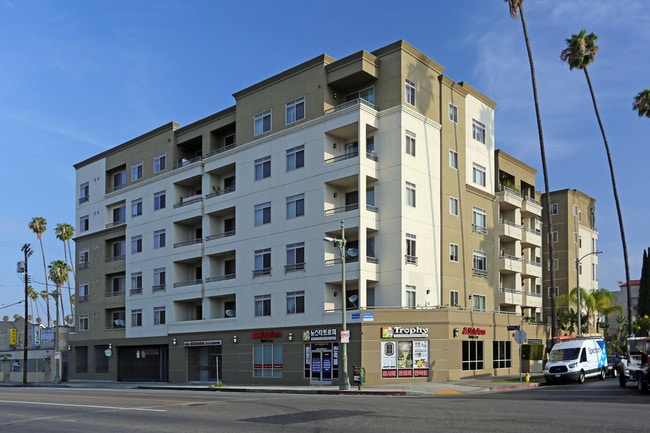 Arapahoe Plaza in Los Angeles, CA - Building Photo - Building Photo