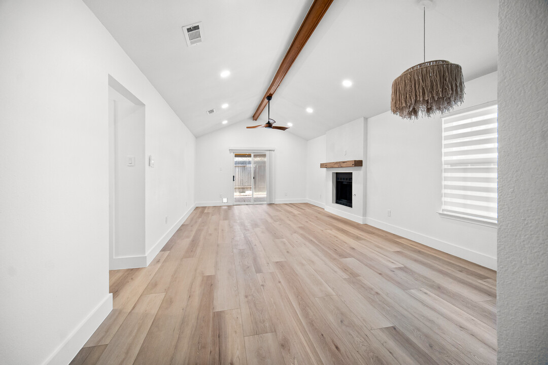 2404 Windrift Way in Round Rock, TX - Building Photo