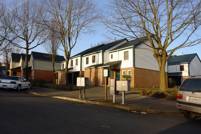 Celilo Court in Portland, OR - Building Photo - Building Photo