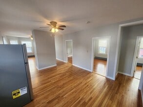 447 Ash St, Unit 3 in New Bedford, MA - Building Photo - Building Photo