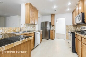 925 Warbler Ln in Aubrey, TX - Foto de edificio - Building Photo