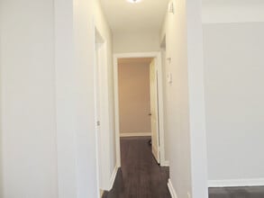 5683 Wellington Rd in Lyndhurst, OH - Building Photo - Building Photo