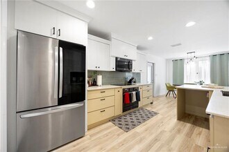 25 Alvarado St in Edinburg, TX - Building Photo - Building Photo