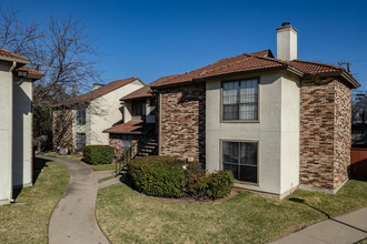 Turtle Lake Condos in Irving, TX - Building Photo - Building Photo