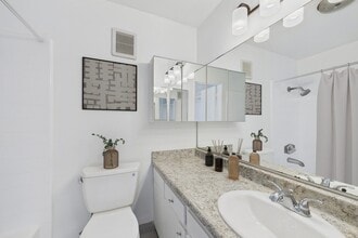 15 Catamaran Street in Venice, CA - Building Photo - Building Photo