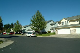 Townhomes at Mountain View - Valley Avenue in Sumner, WA - Building Photo - Building Photo