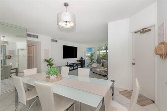1965 S Ocean Dr, Unit MR in Hallandale Beach, FL - Building Photo - Building Photo