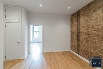 166 E 90th St in New York, NY - Building Photo - Building Photo