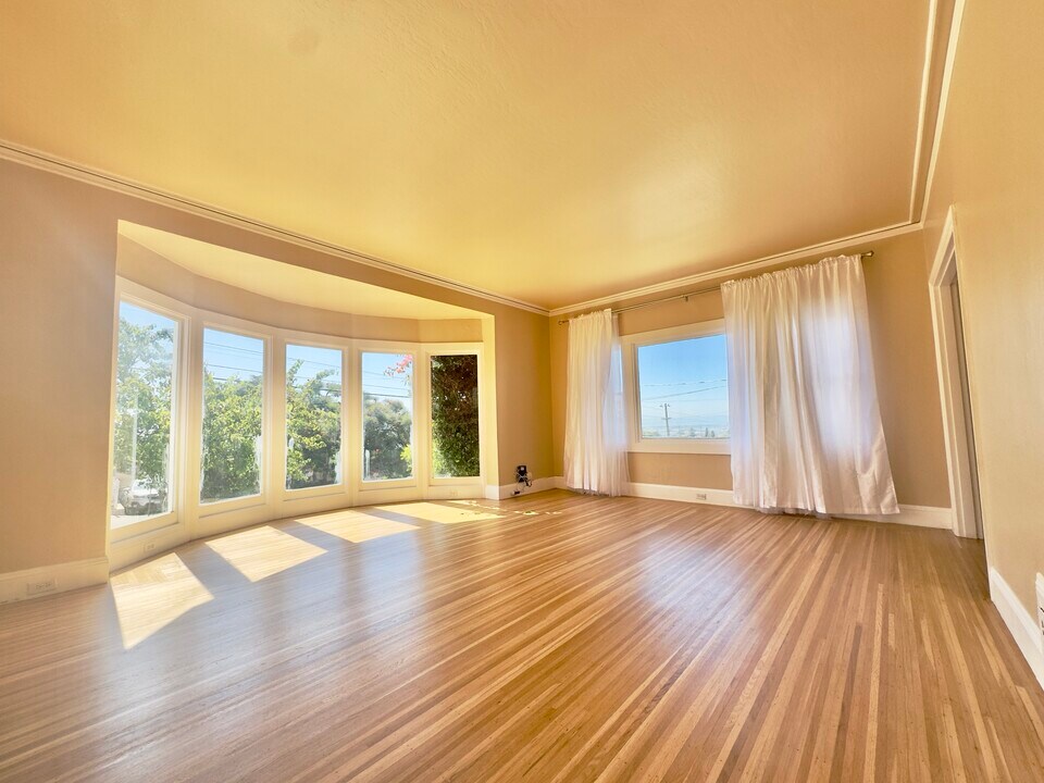 2615 Maxwell Ave in Oakland, CA - Building Photo