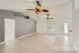 2334 Danforth Rd in Spring Hill, FL - Foto de edificio - Building Photo