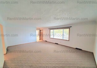 5837 Applewood Dr in Waterloo, IA - Foto de edificio - Building Photo