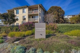 2 Anchor Dr in Emeryville, CA - Building Photo