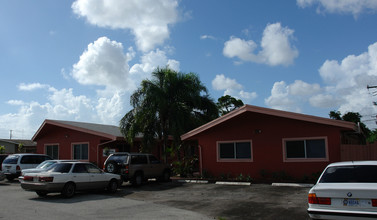 6046 Polk St in Hollywood, FL - Building Photo - Building Photo