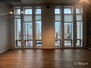 1215 W Gunnison St-Unit -204 in Chicago, IL - Building Photo - Building Photo