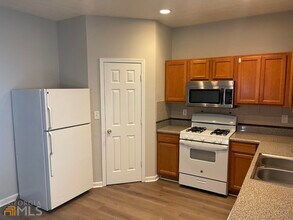 4014 Carisbrook Dr in Union City, GA - Building Photo - Building Photo