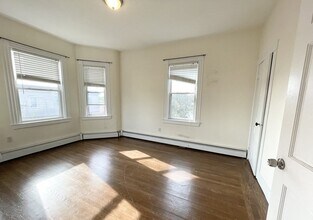 106 Buttonwood St, Unit 3 in Boston, MA - Building Photo - Building Photo
