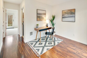 14308 Midvale Ave N in Seattle, WA - Foto de edificio - Building Photo