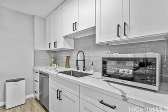 818 S King St in Honolulu, HI - Building Photo - Building Photo