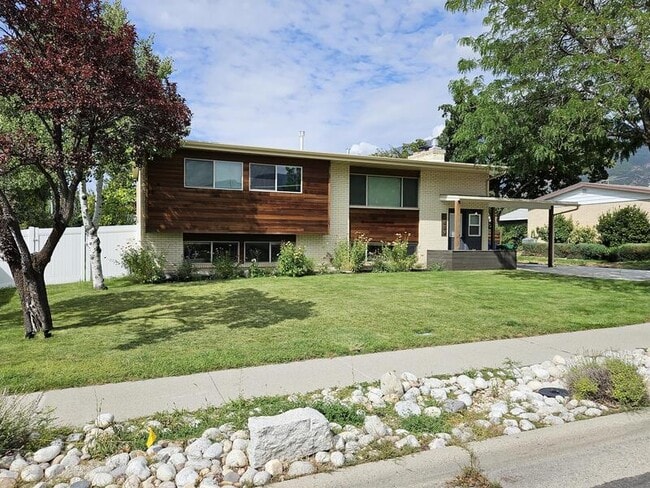 2809 Banbury Rd in Cottonwood Heights, UT - Building Photo - Building Photo