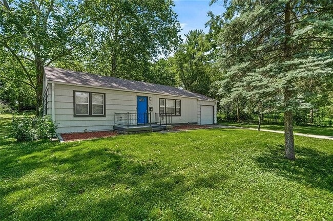 8710 Craig Dr in Overland Park, KS - Building Photo - Building Photo