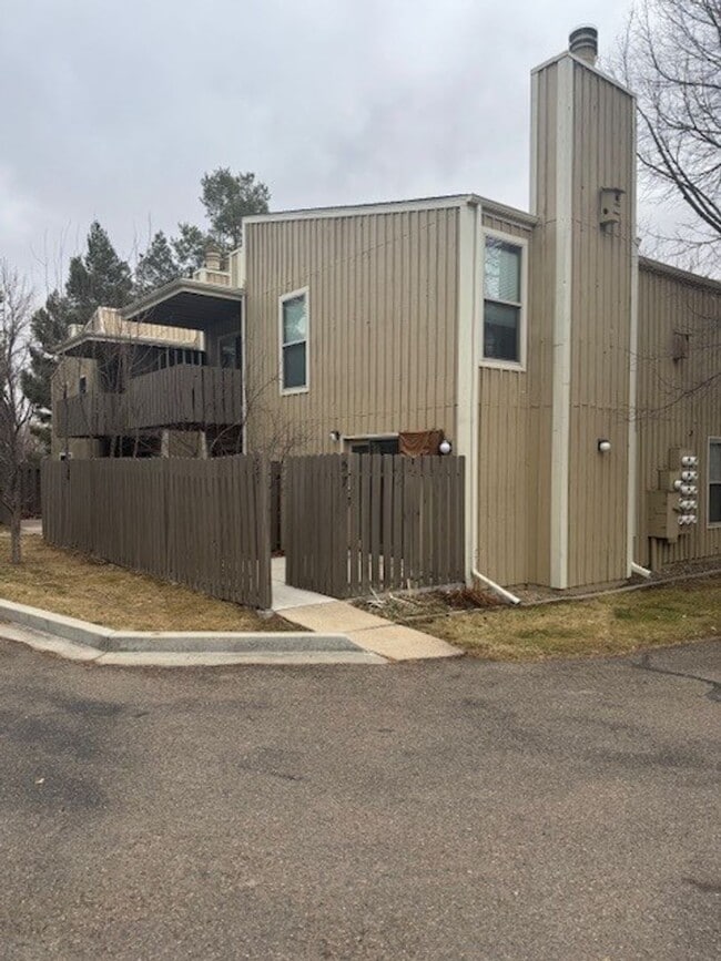 property at 8050 Niwot Rd