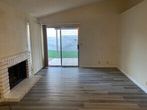 5712 Swimmer Dr in Las Vegas, NV - Building Photo - Building Photo