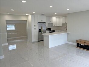 11962 SW 37th Terrace in Miami, FL - Building Photo - Building Photo