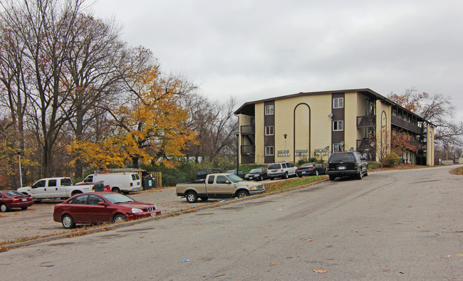 Warson Oaks Apartments in St. Louis, MO - Building Photo - Building Photo