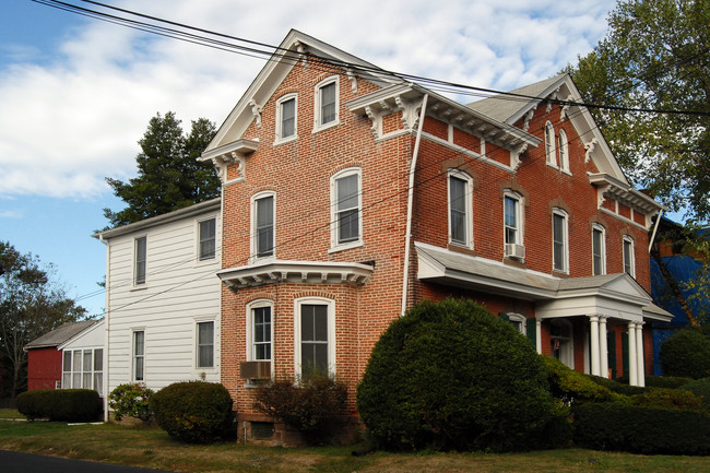 250 S State St in Newtown, PA - Foto de edificio - Building Photo