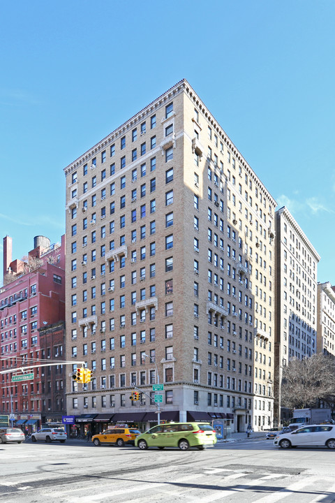 401-407 Amsterdam Ave in New York, NY - Building Photo