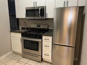 231 E 4th St, Unit 5C in New York, NY - Building Photo - Building Photo