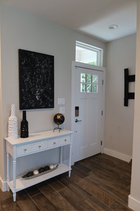 1511 E Sandalwood Ln in San Antonio, TX - Building Photo