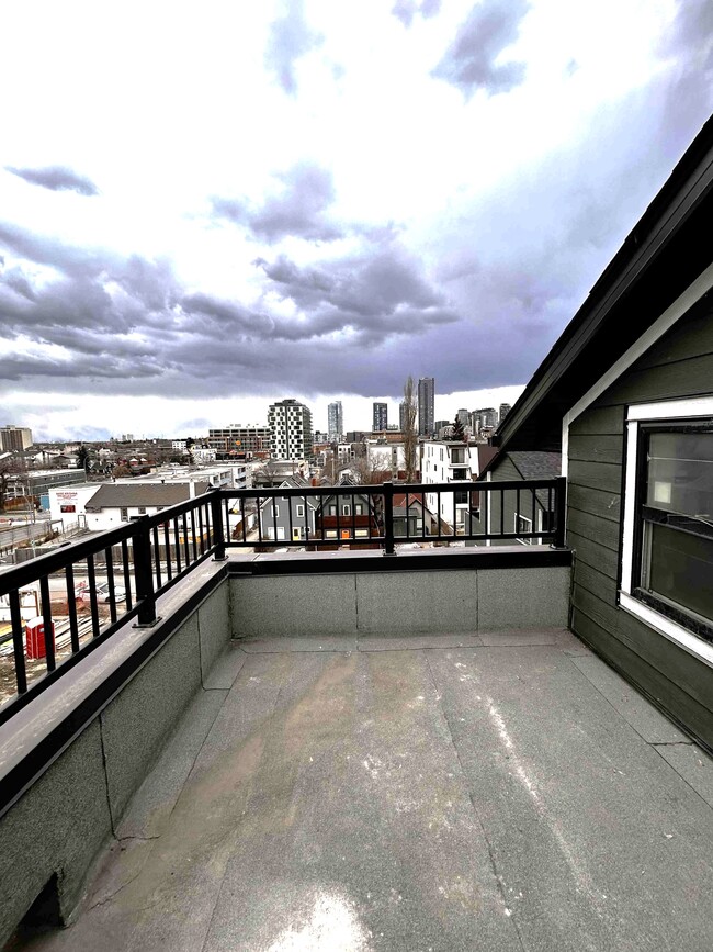 property at 426-423 3 Ave NE