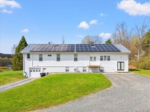 1205 Tracy Creek Rd in Vestal, NY - Building Photo - Building Photo