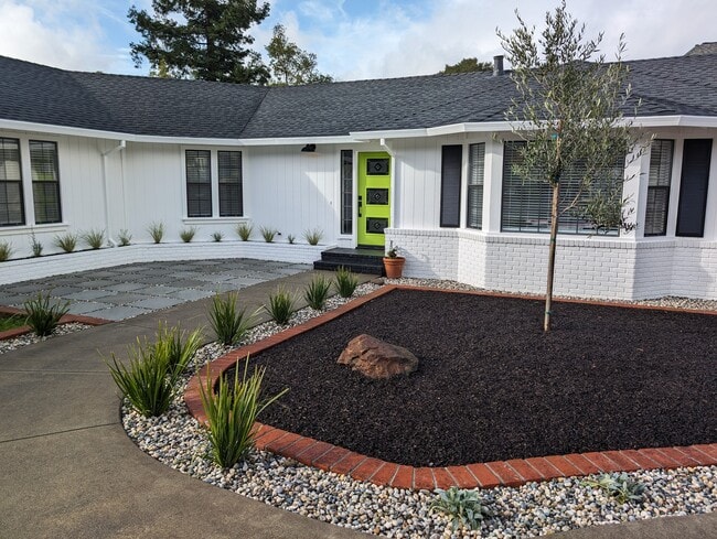 4977 Hoen Ave in Santa Rosa, CA - Building Photo - Building Photo