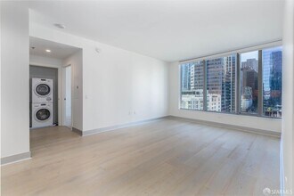 201 Folsom St, Unit 7B in San Francisco, CA - Building Photo - Building Photo