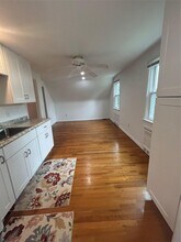 90 Reade Ave in Lindenhurst, NY - Building Photo - Building Photo