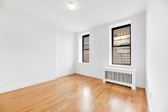 426 W 49th St in New York, NY - Building Photo - Building Photo