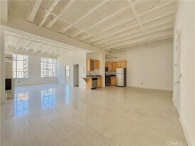 312 W 5th St, Unit 714 in Los Angeles, CA - Building Photo
