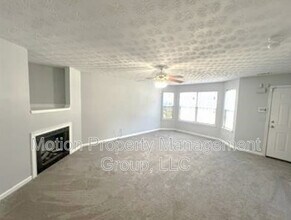 5556 Pineridge Ct in Forest Park, GA - Foto de edificio - Building Photo