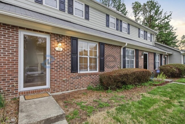 10 Hartford Ct in Durham, NC - Building Photo - Building Photo