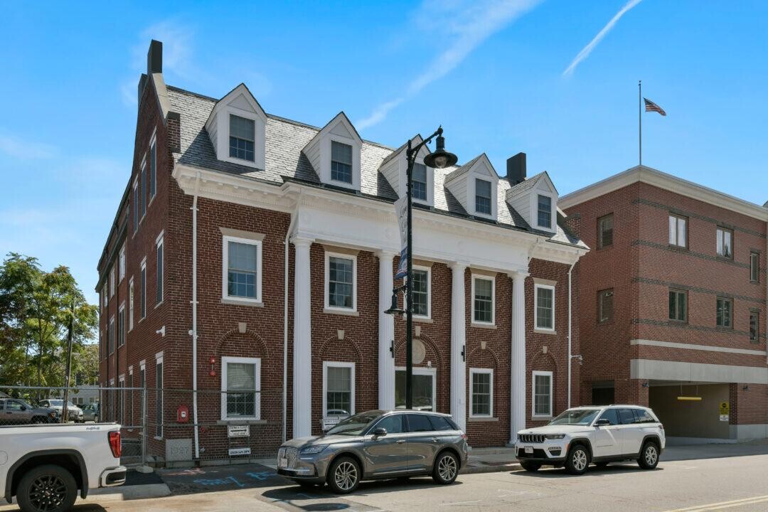402-410 Washington St in Dedham, MA - Foto de edificio