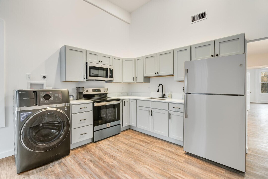 81 Market St-Unit -1 in Wappingers Falls, NY - Building Photo